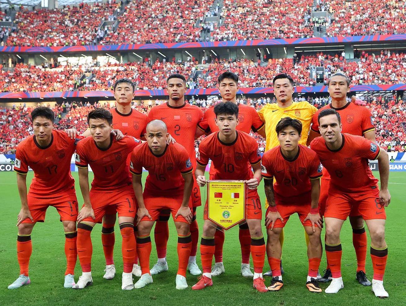 开云体育官网-国足东亚杯首战出炉！重回双后腰战术，首发11人浮现(2021东亚杯国足)