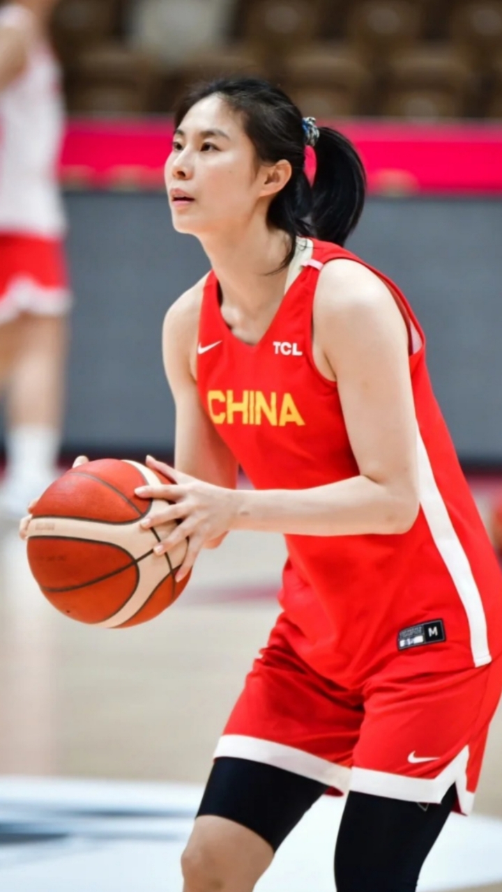 开云体育电脑版-高效！王思雨16分钟准三双杨力维14分4助攻一吐恶气(王思力简介)